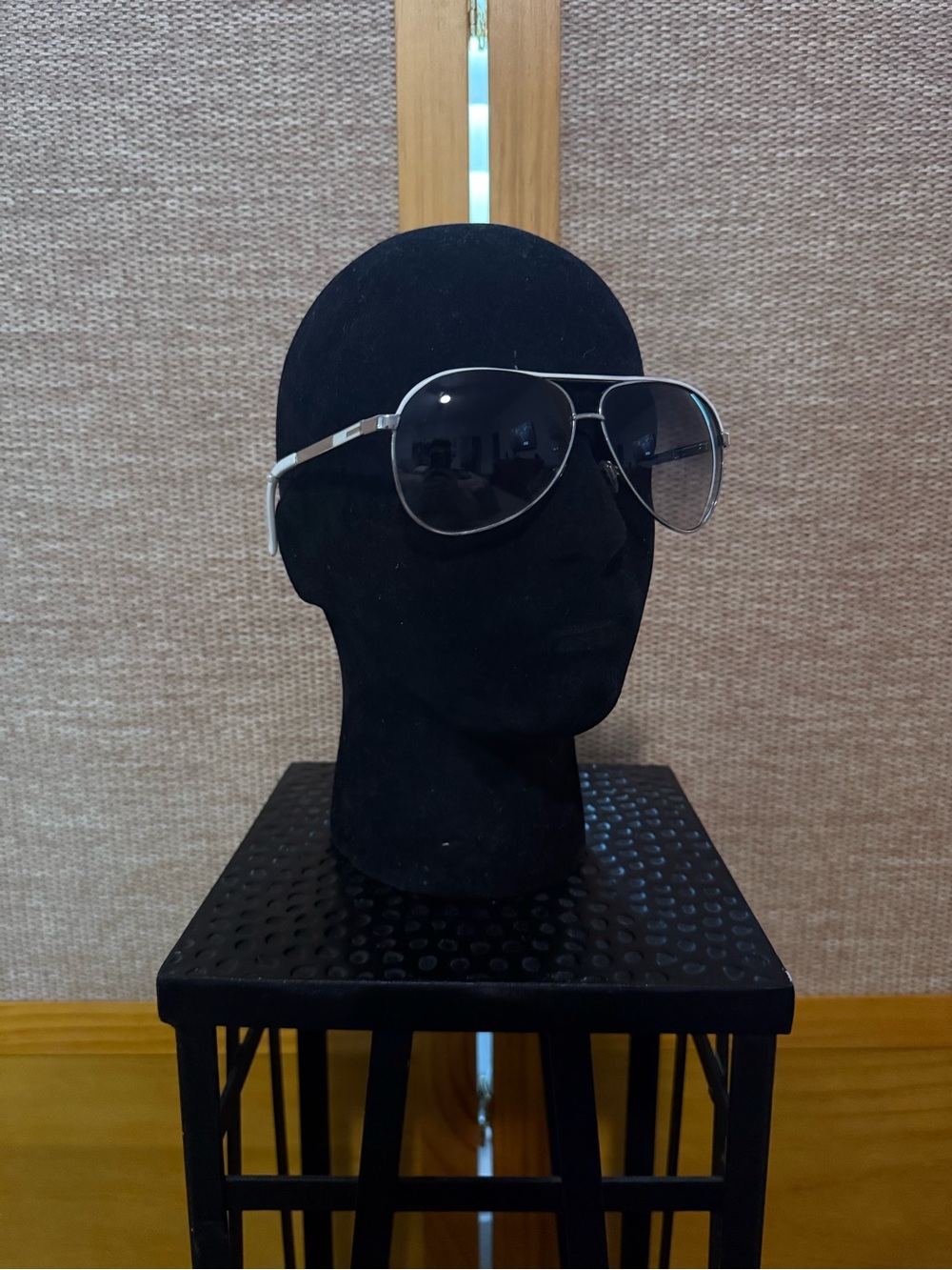 Gucci Aviator Sunglasses with Silver Frame and Smoke Lenses